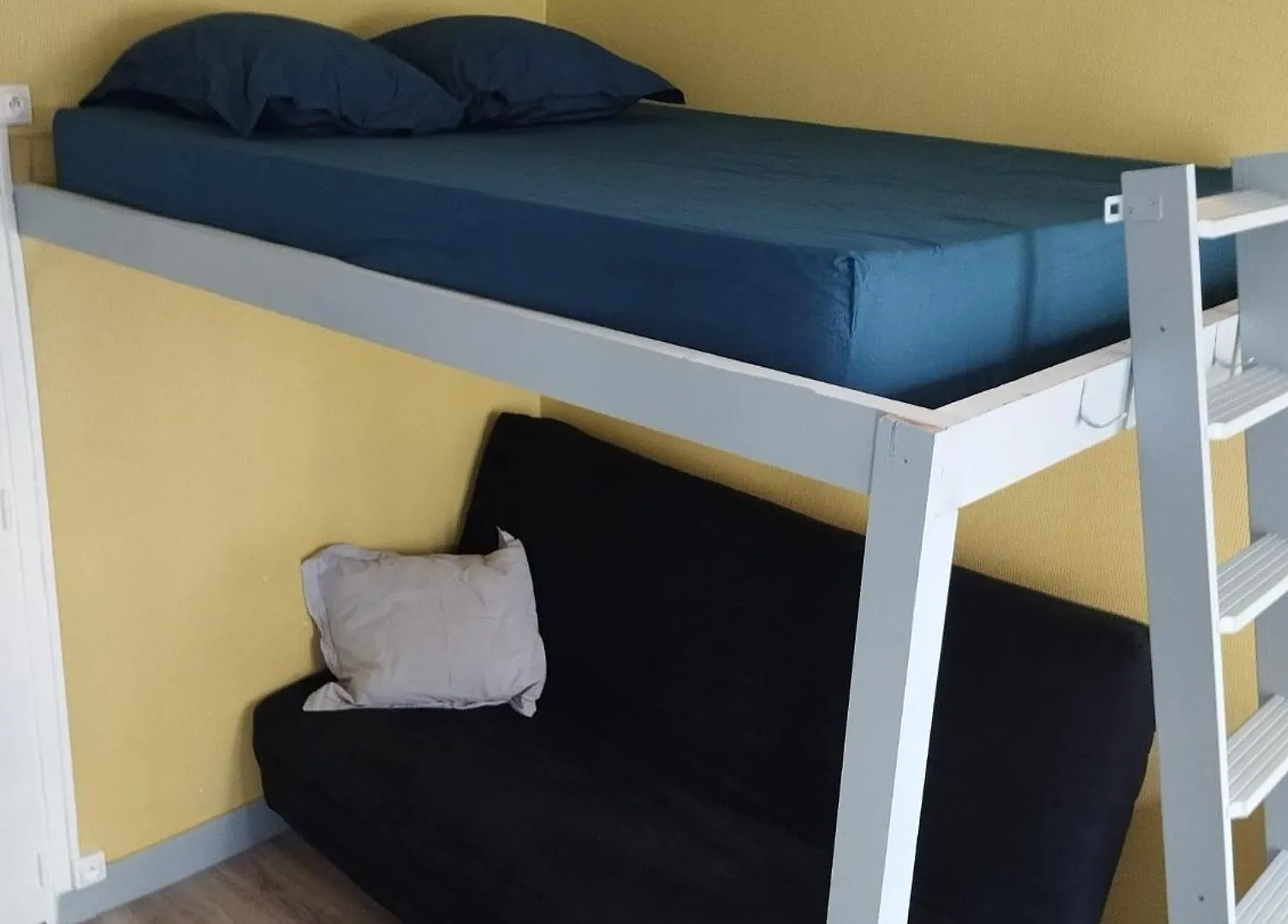 פריז Studio Charmant A Place De Clichy דירה