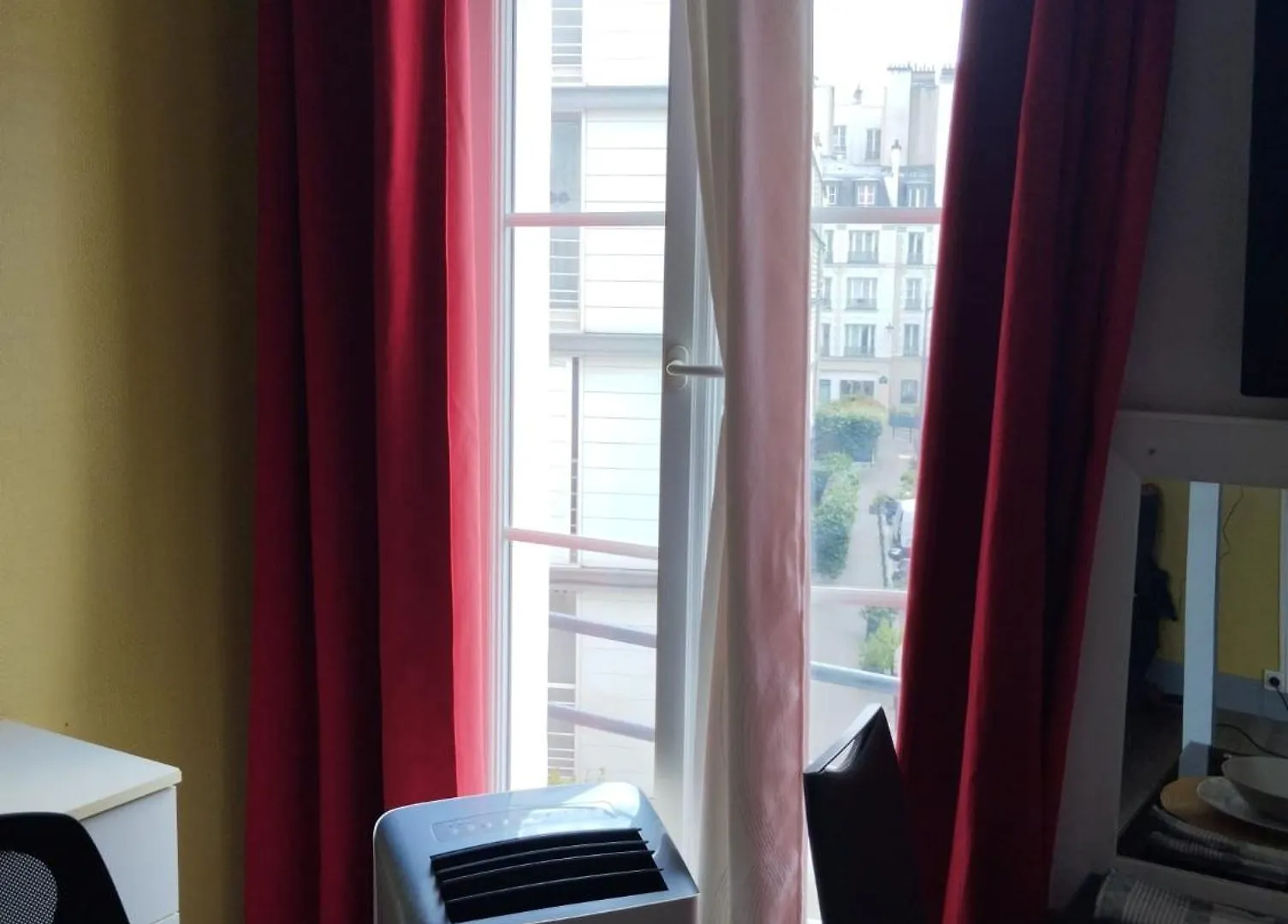 Studio Charmant A Place De Clichy Paris