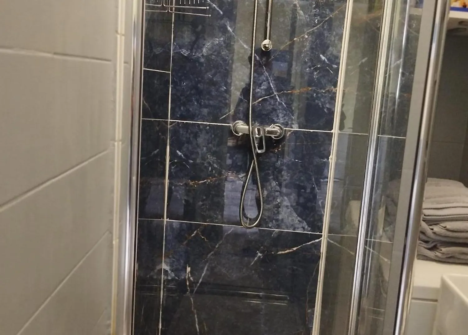 פריז Studio Charmant A Place De Clichy 0*,  צרפת