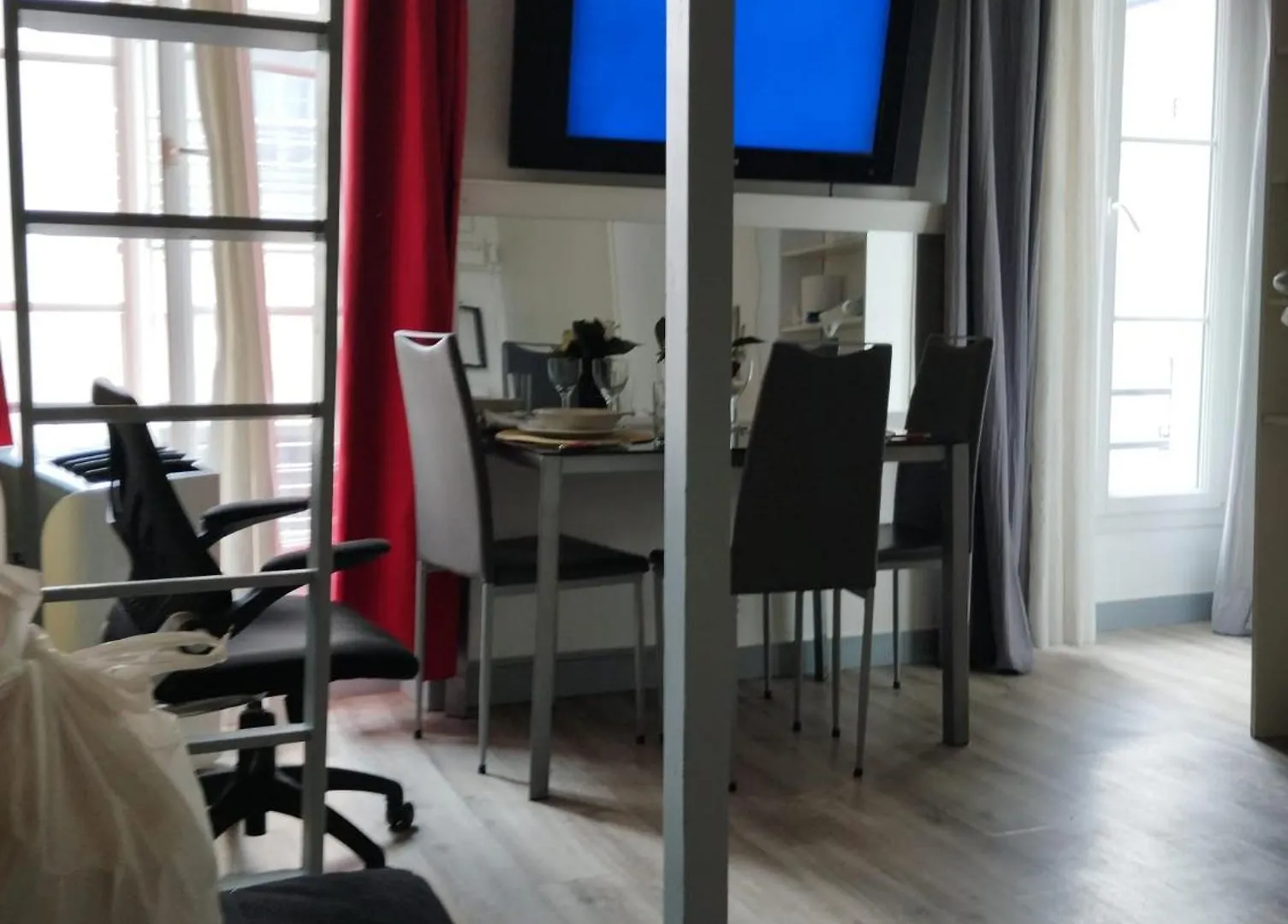 Studio Charmant A Place De Clichy Paris Apartment