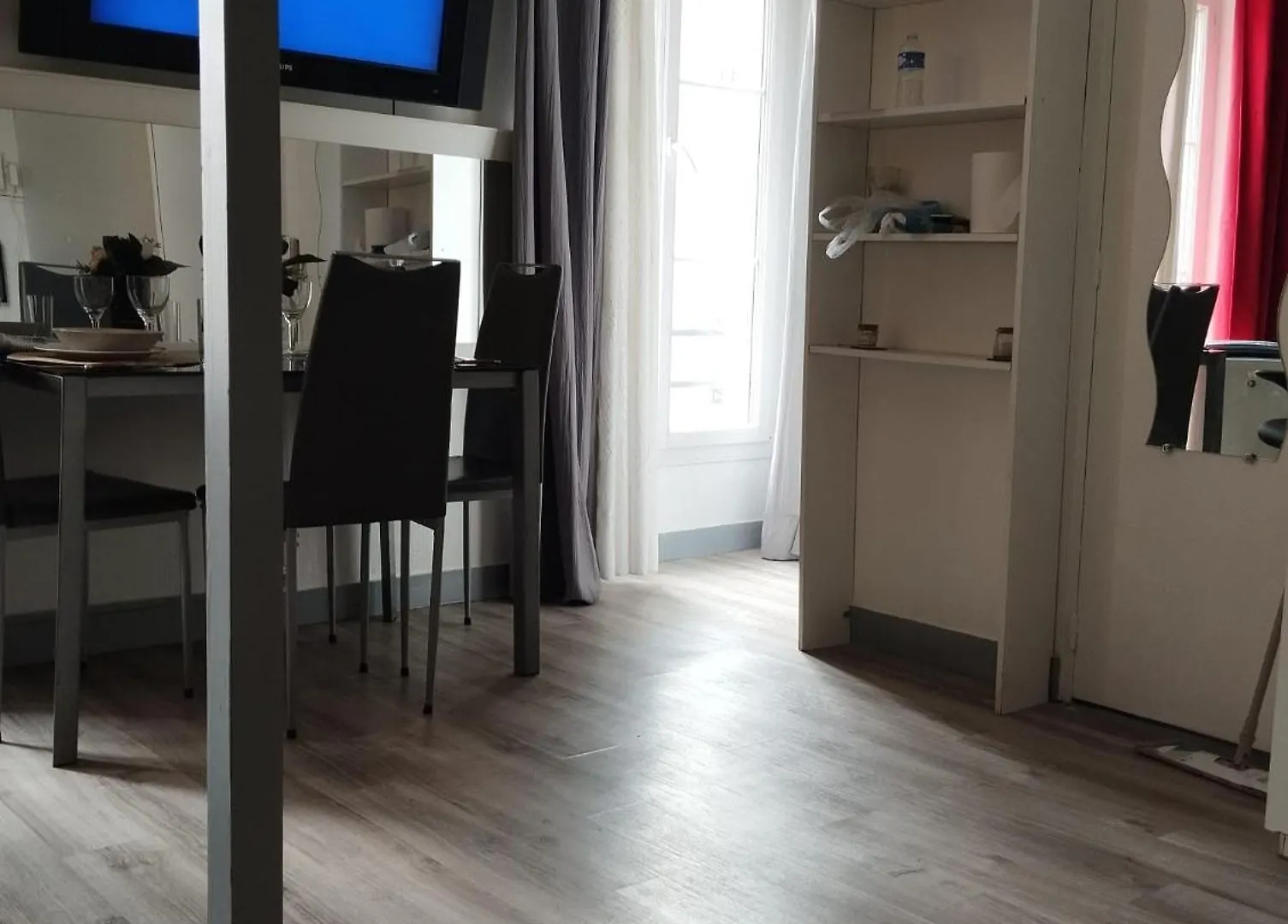 Studio Charmant A Place De Clichy Paris