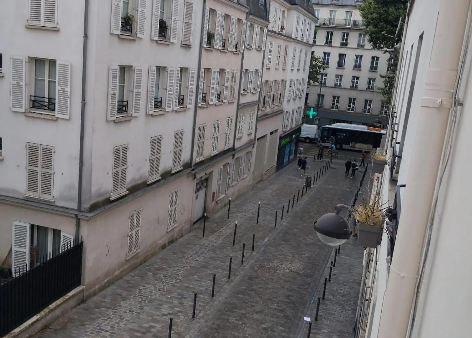 Apartment Studio Charmant A Place De Clichy Paris France