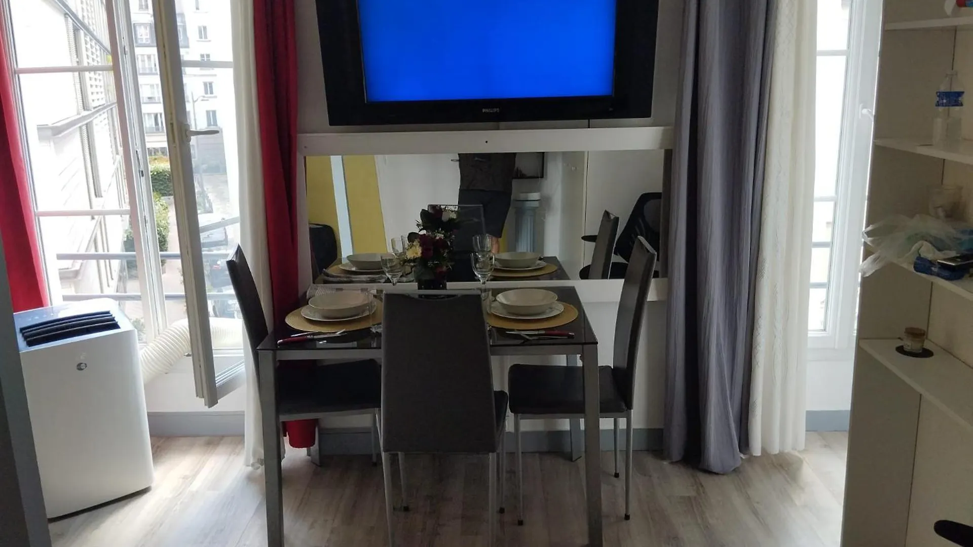 Studio Charmant A Place De Clichy Paris